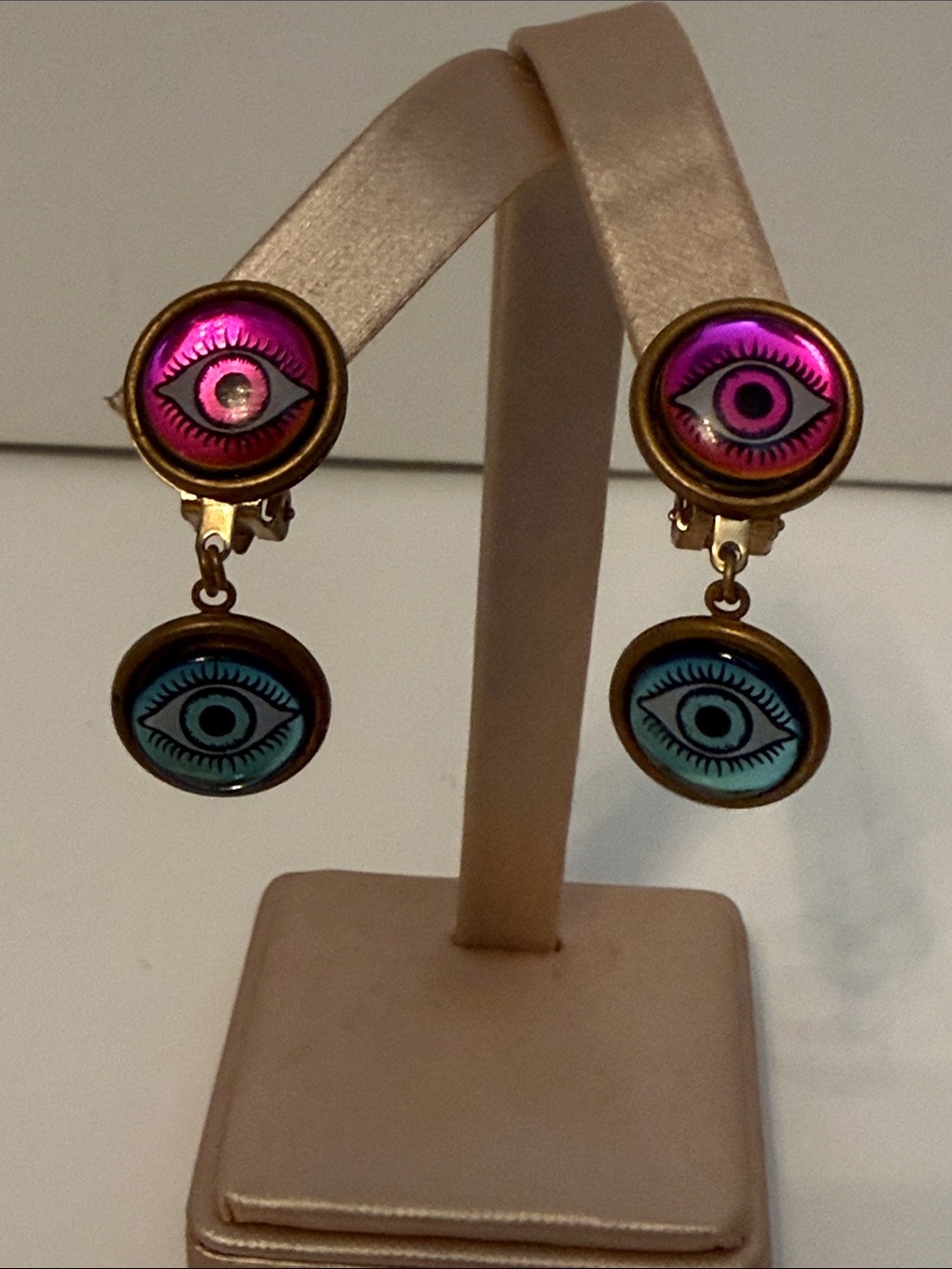 VINTAGE EARRINGS CLIP DANGLE DROP PINK BLUE EVIL EYE GOLD TONE SETTING